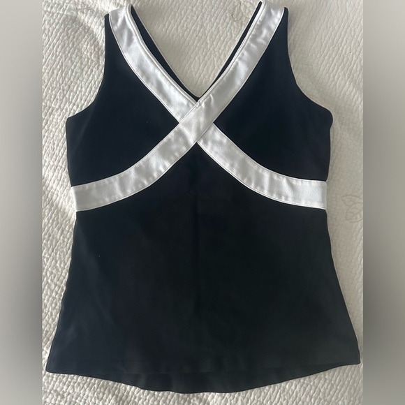 Lululemon Athletica Women’s Sleeveless Shirt - Picture 13 of 13